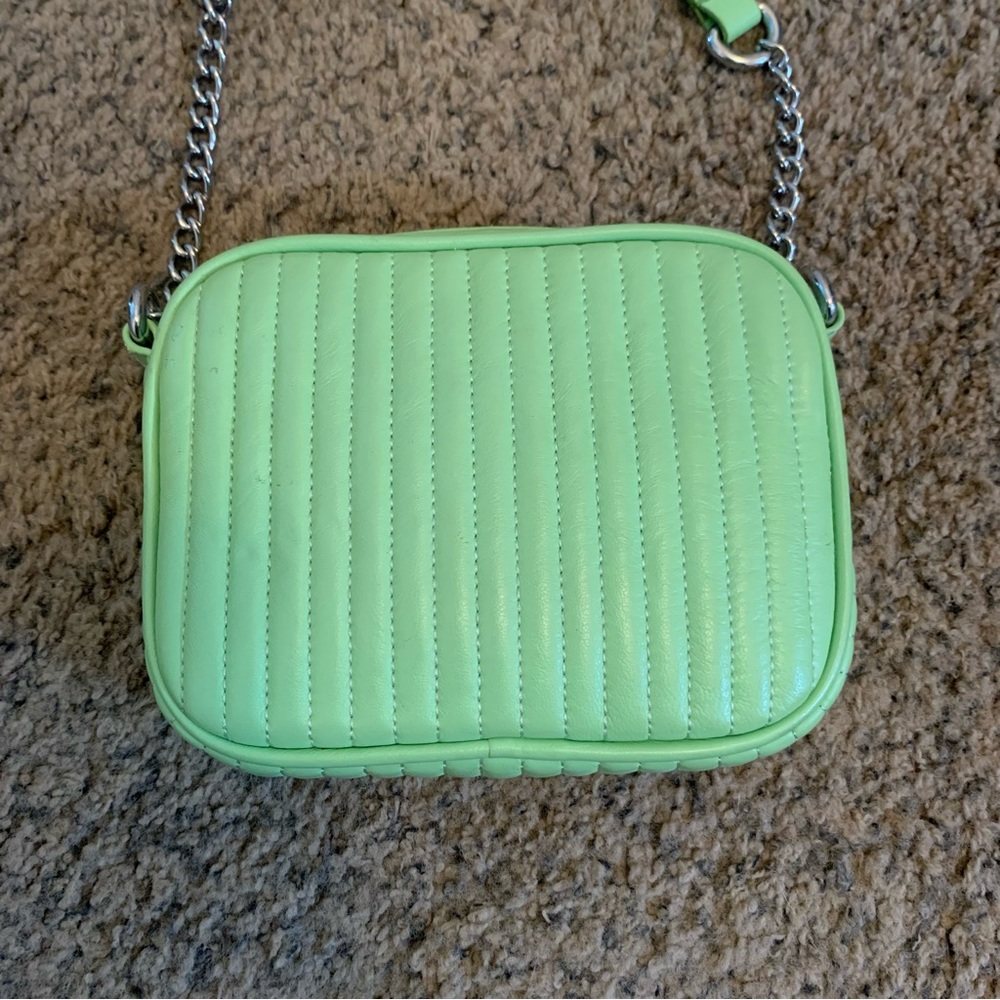 Kenneth Cole adjustable lime green crossbody bag - Picture 3 of 10